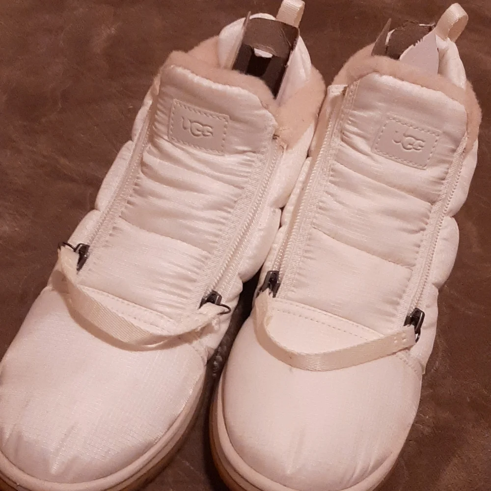 UGG *NEW* front zip winter boots - Picture 3 of 9